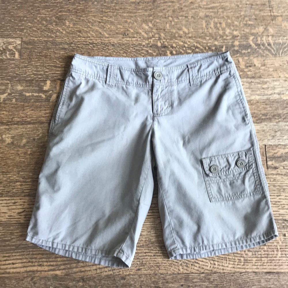 North Face khaki shorts with pockets